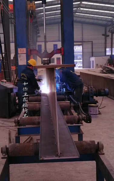 甘肃崆峒钢结构厂H型钢组立机